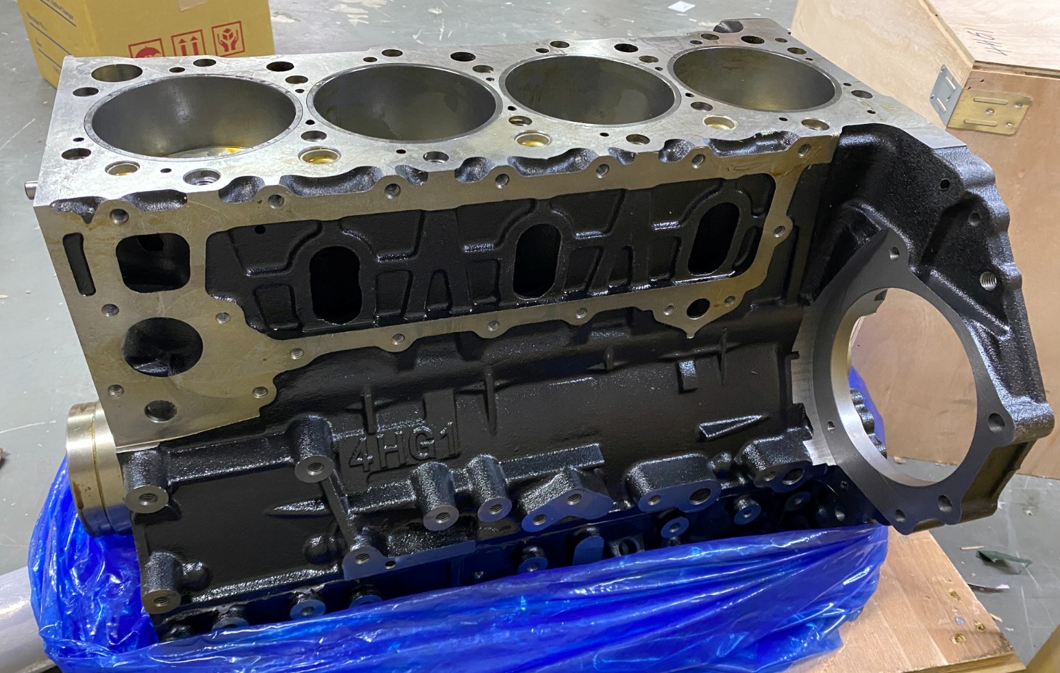 Блок цилиндров Isuzu 4HG1 в сборе