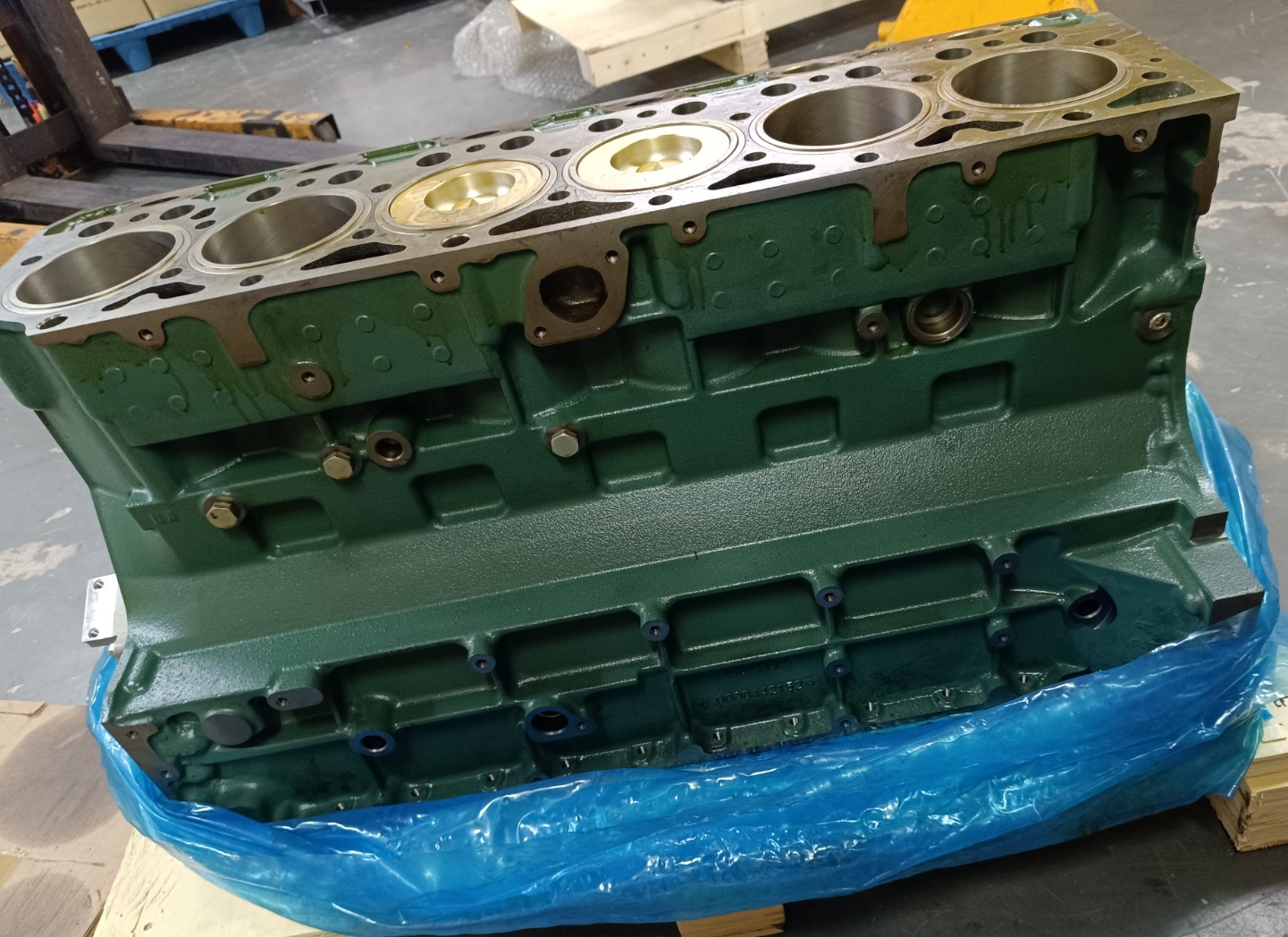 Блок цилиндров Deutz TCD 2013 L06 2V