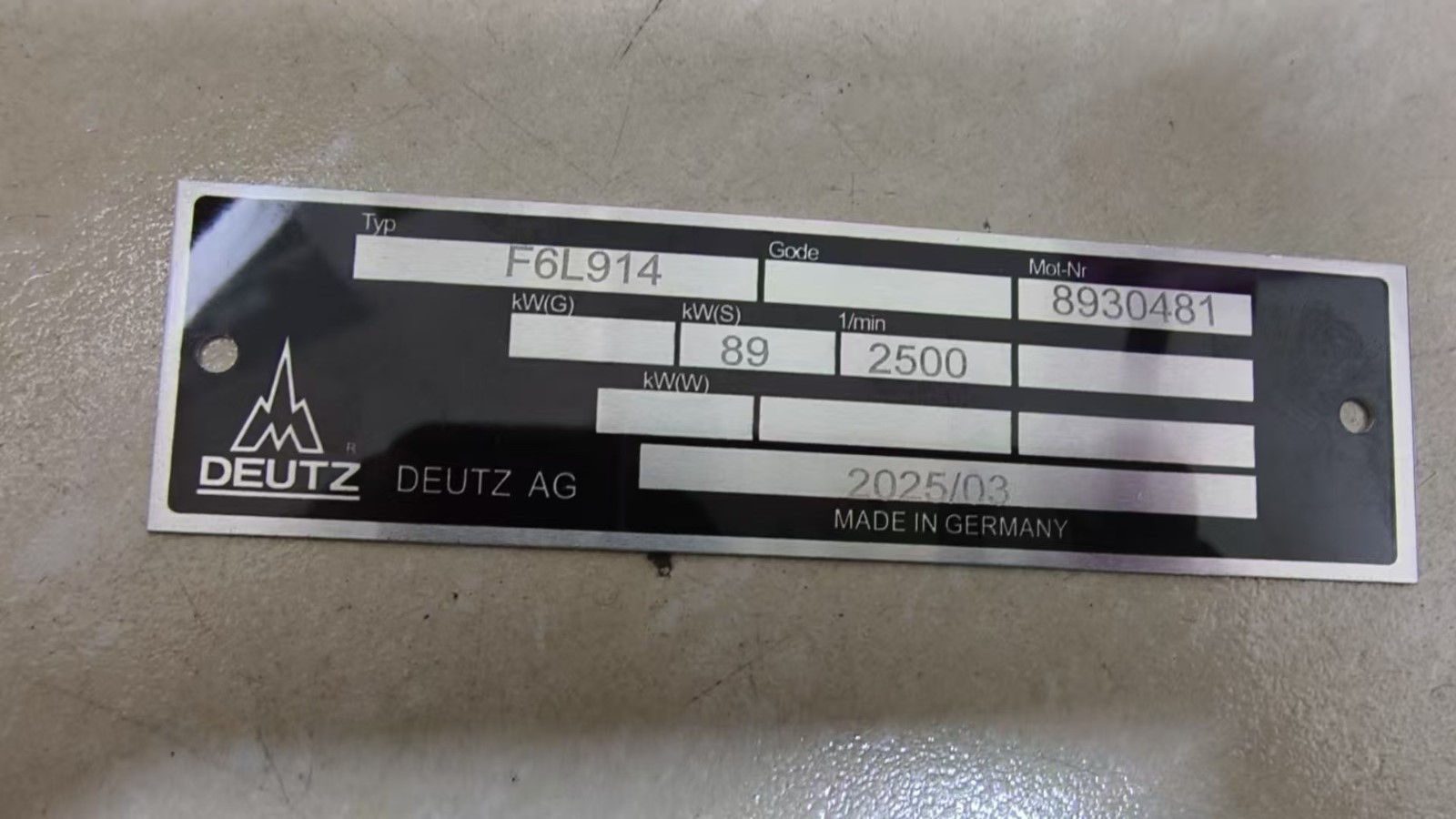 Двигатель DEUTZ F6L914