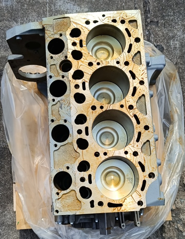 Блок цилиндров (short block) Deutz BF4M2012 / Volvo D4D в сборе (механика)