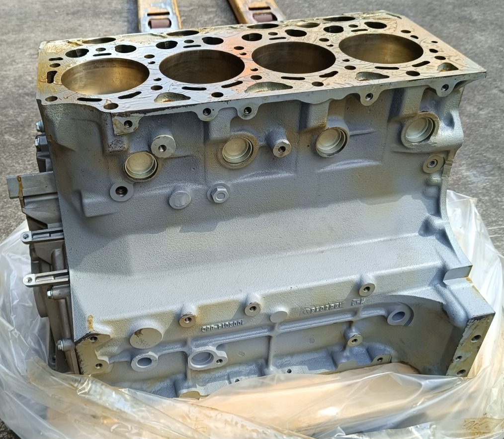 Блок цилиндров (short block) Deutz BF4M2012 / Volvo D4D в сборе (механика)