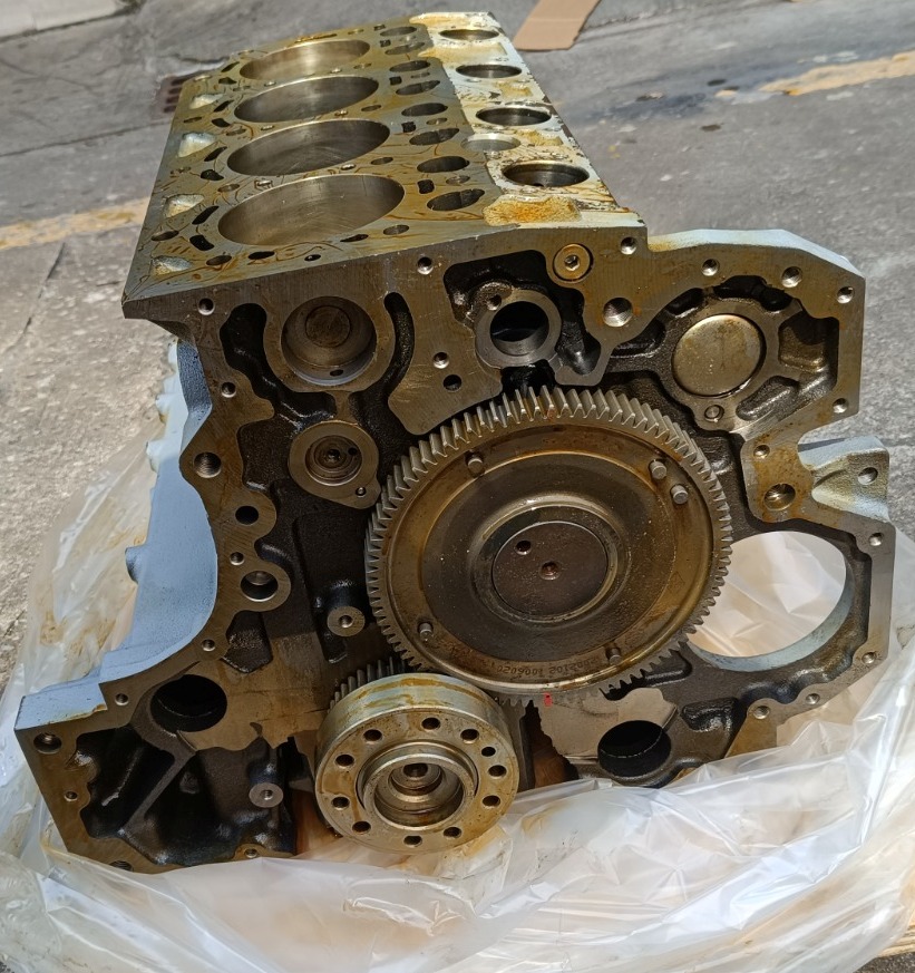 Блок цилиндров (short block) Deutz BF4M2012 / Volvo D4D в сборе (механика)