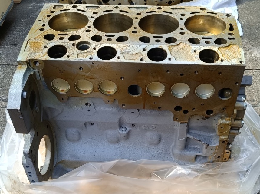 Блок цилиндров (short block) Deutz BF4M2012 / Volvo D4D в сборе (механика)