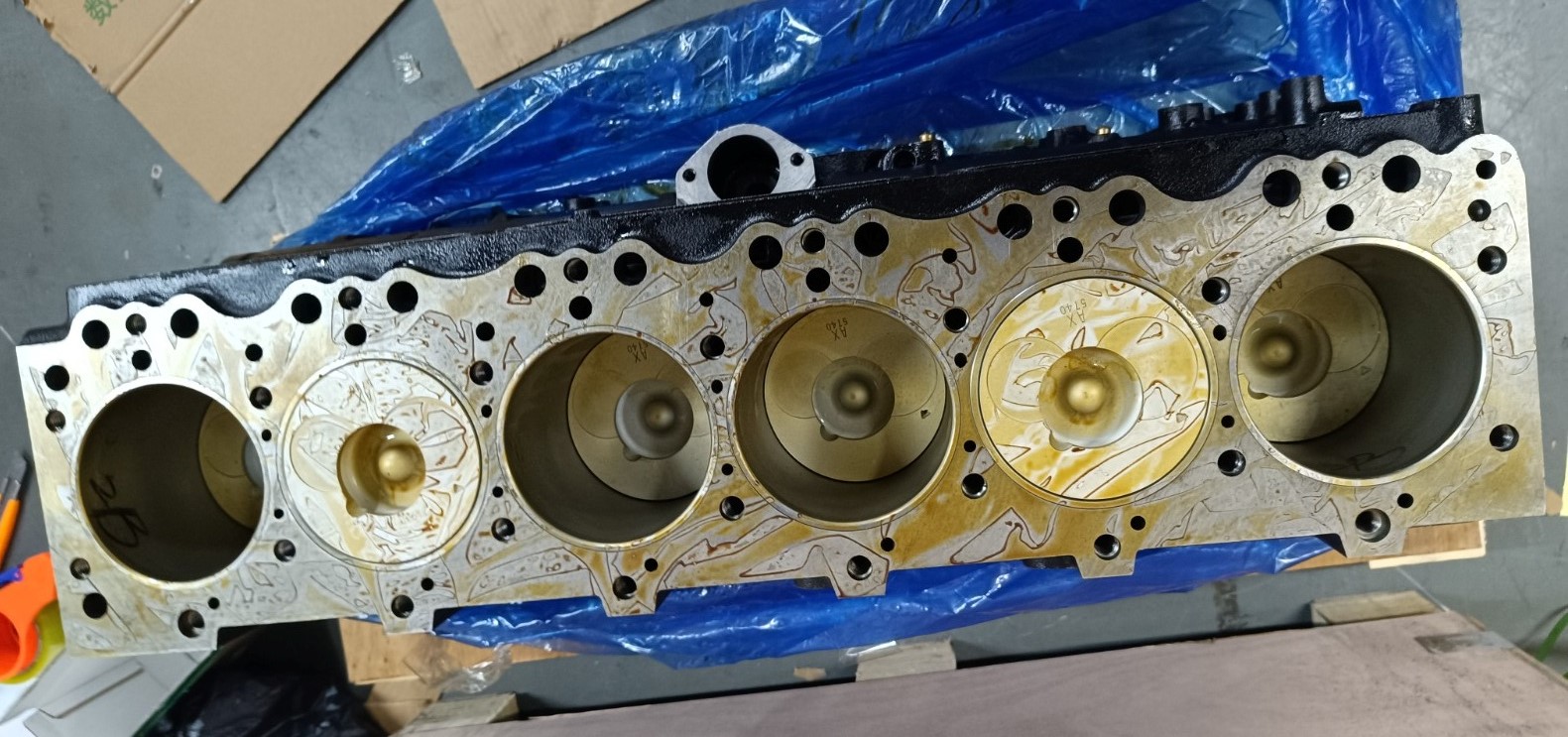 Блок цилиндров Isuzu 6BG1T в сборе (поршень 4 кольца 897358574-0)