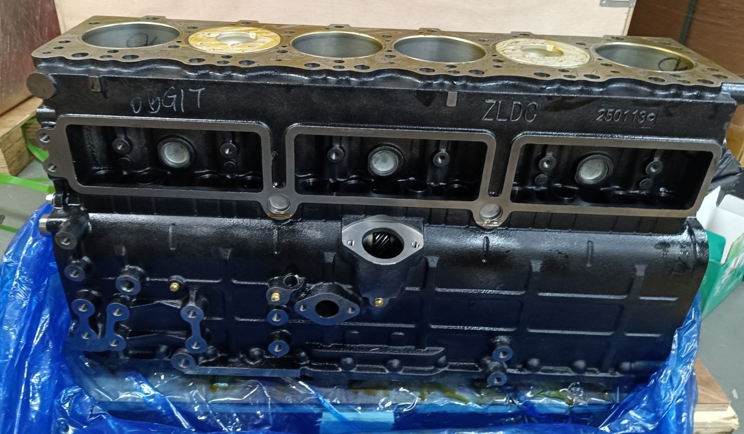 Блок цилиндров Isuzu 6BG1T в сборе (поршень 4 кольца 897358574-0)