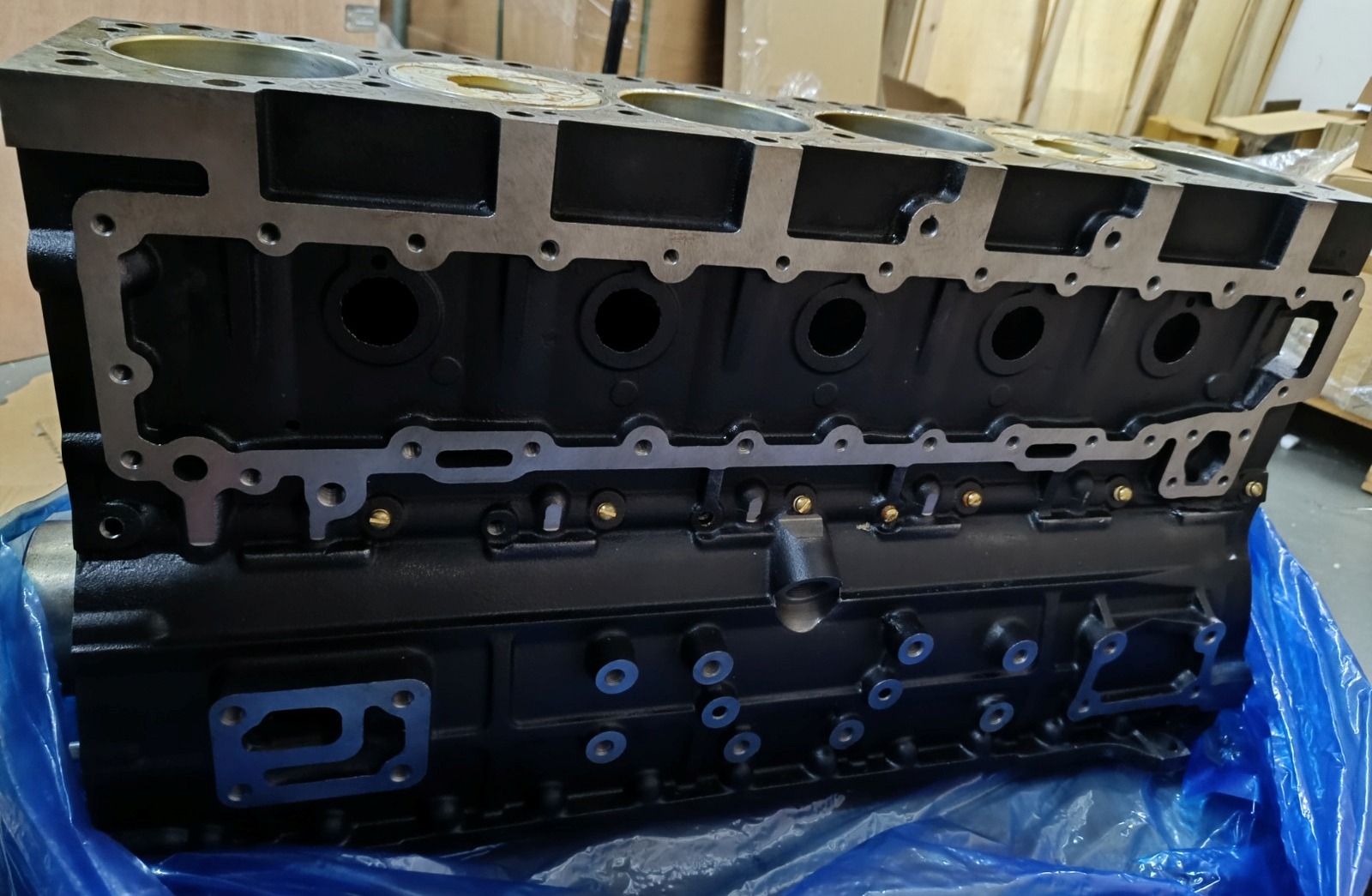Блок цилиндров Isuzu 6BG1T в сборе (поршень 4 кольца 897358574-0)