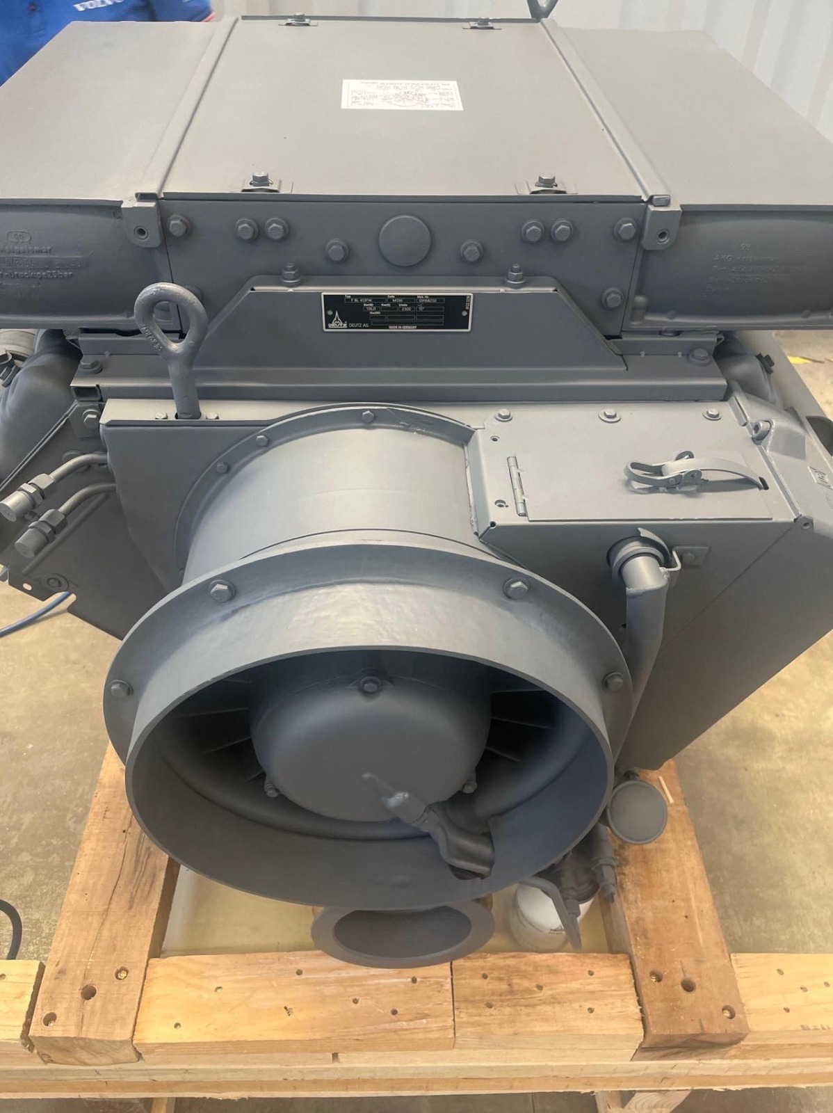 Двигатель Дойтц F8L413FW