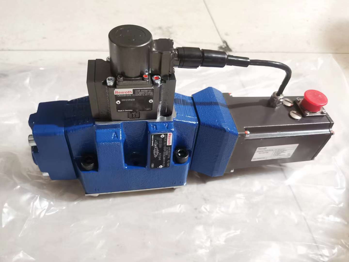 Гидрораспределитель Bosch Rexroth 4WRDE 16V200P-5X/6L24K9/VR-576