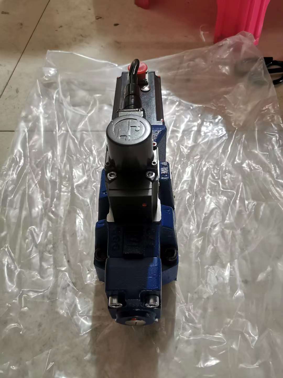 Гидрораспределитель Bosch Rexroth 4WRDE 16V200P-5X/6L24K9/VR-576