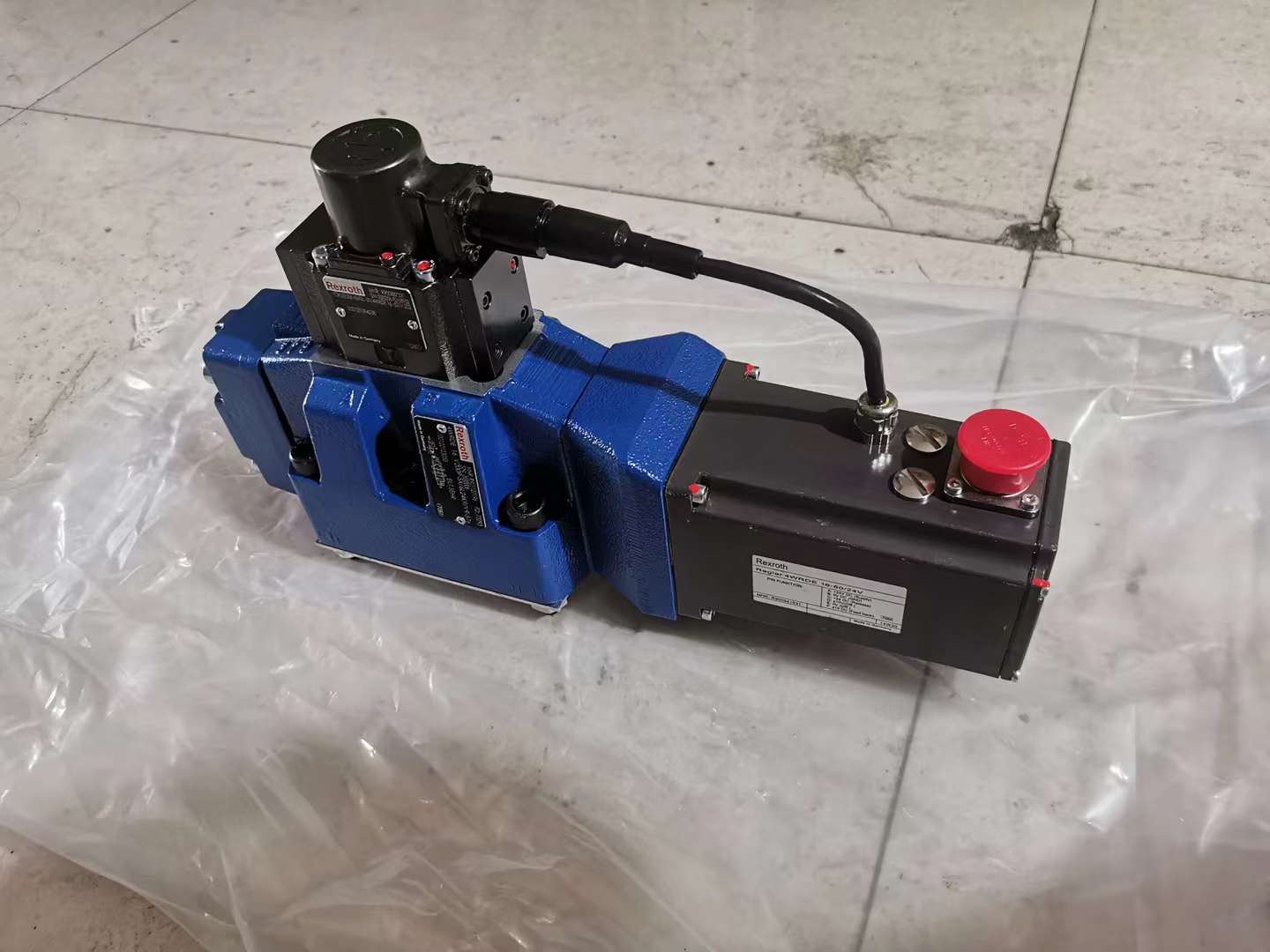 Гидрораспределитель Bosch Rexroth 4WRDE 16V200P-5X/6L24K9/VR-576