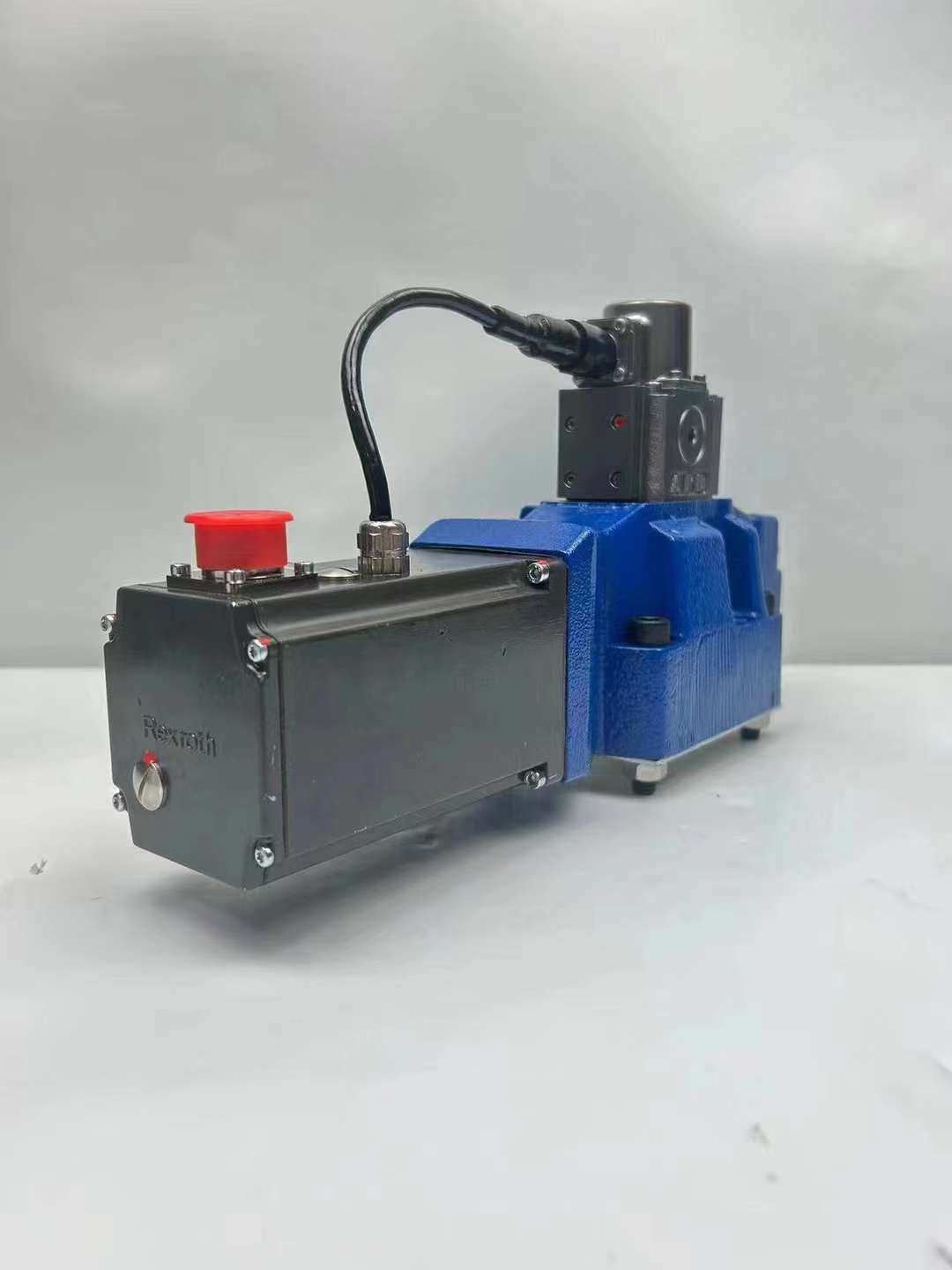 Гидрораспределитель Bosch Rexroth 4WRDE 16V200P-5X/6L24K9/VR-576