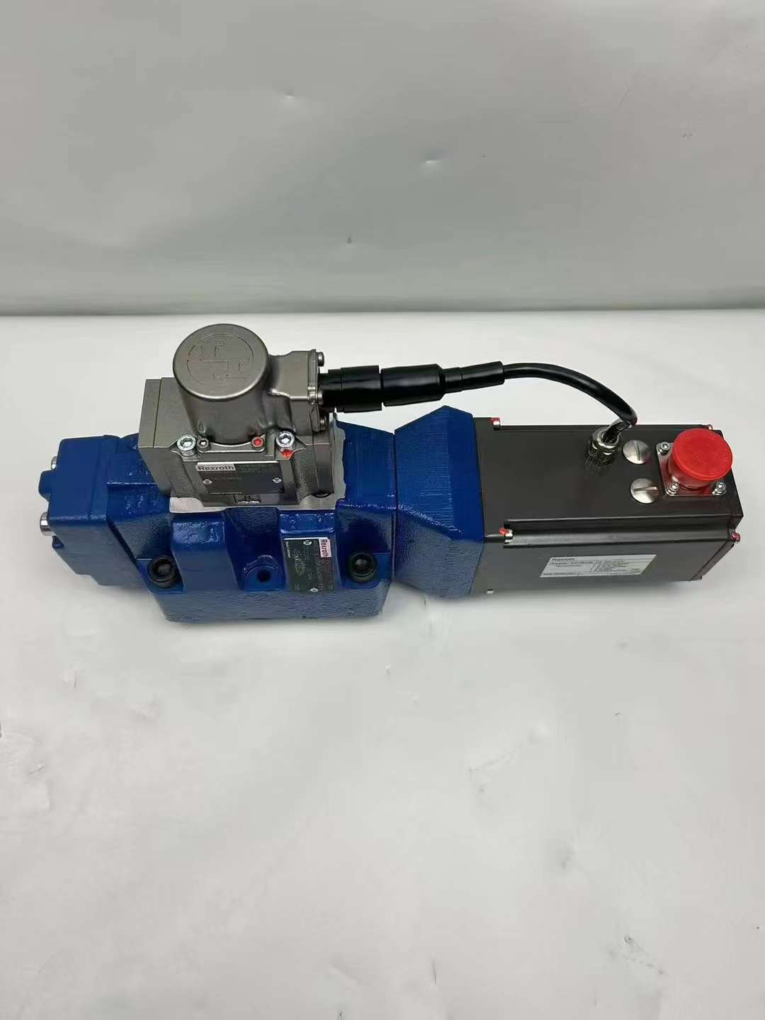 Гидрораспределитель Bosch Rexroth 4WRDE 16V200P-5X/6L24K9/VR-576