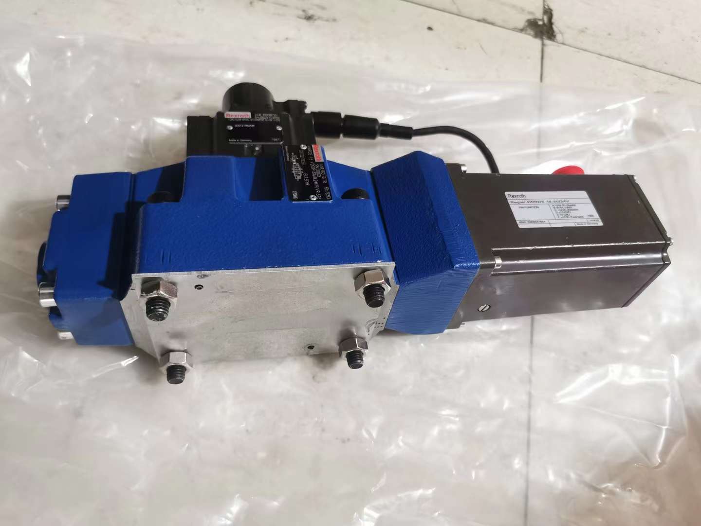 Гидрораспределитель Bosch Rexroth 4WRDE 16V200P-5X/6L24K9/VR-576