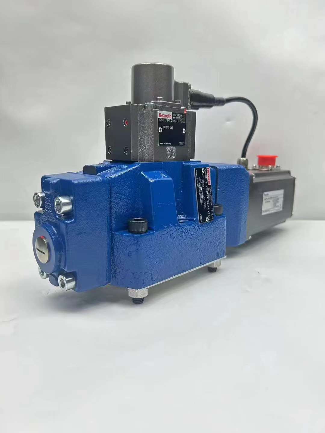 Гидрораспределитель Bosch Rexroth 4WRDE 16V200P-5X/6L24K9/VR-576