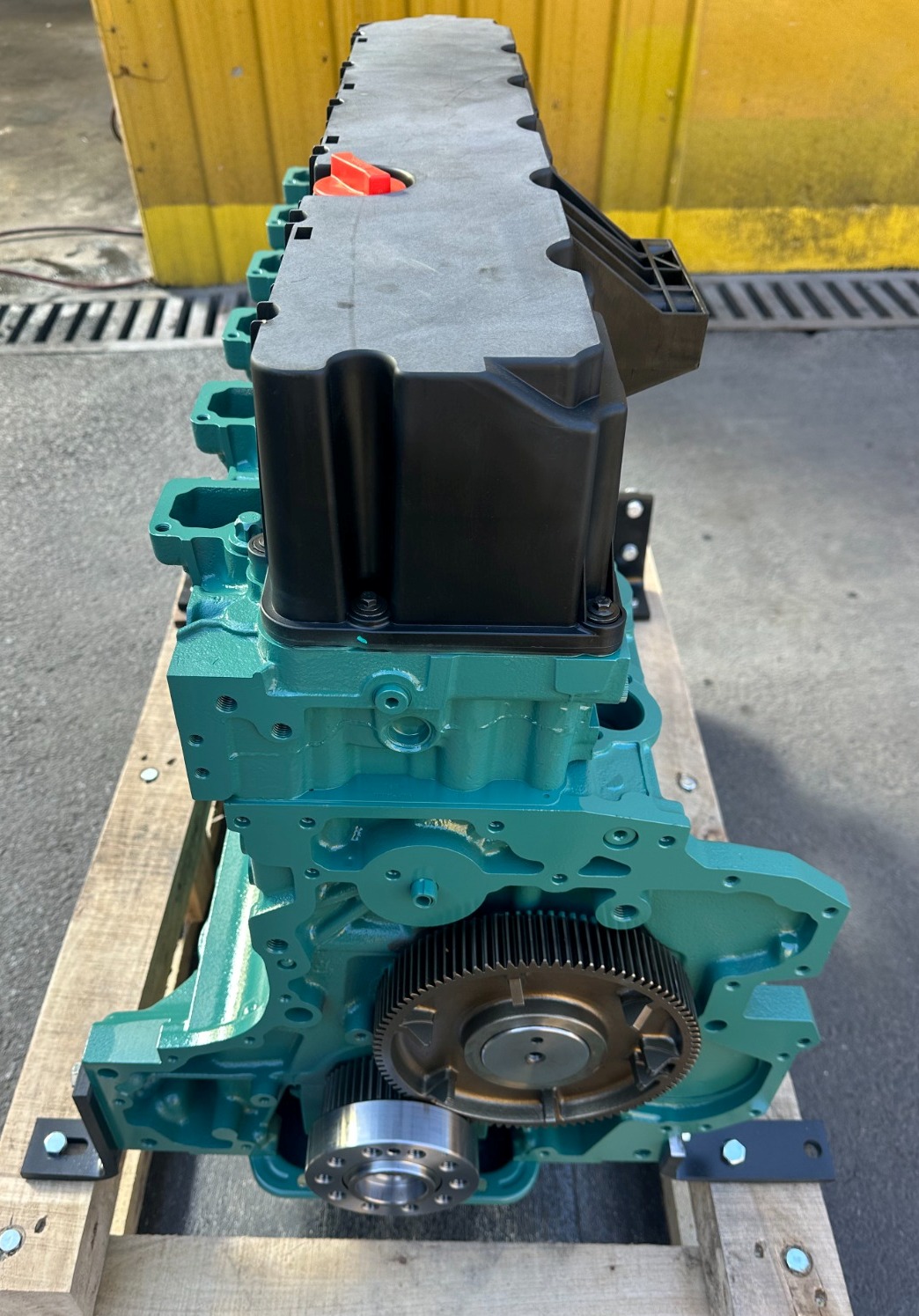 Двигатель Volvo D7E в комплектации Long block