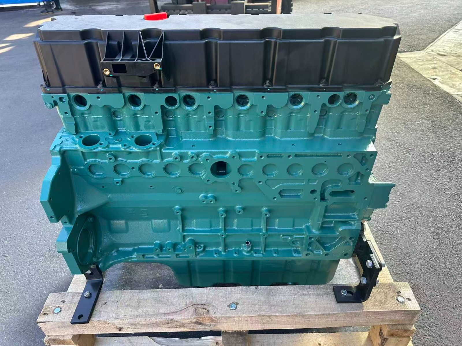 Двигатель Volvo D7E в комплектации Long block